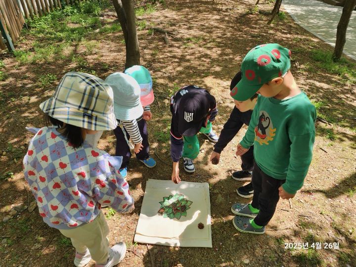 [용인=뉴시스] 공원 생태체험 프로그램(사진=용인시 제공) *재판매 및 DB 금지