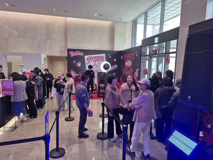 [서울=뉴시스] 이혜원 기자 = 24일 오후 서울 중구 삼양식품 명동 사옥 1층에서 '하우스 오브 번' 팝업스토어가 열렸다. *재판매 및 DB 금지