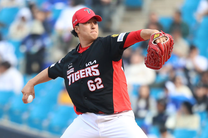 [서울=뉴시스] 프로야구 KIA 타이거즈 정해영이 24일 대구 삼성라이온즈파크에서 열린 2026 신한 쏠 KBO리그 시범경기 삼성 라이온즈전에 불펜 등판해 공을 던지고 있다. (사진=KIA 타이거즈 제공) 2026.03.24. *재판매 및 DB 금지