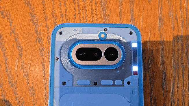 낫싱 '폰 (4a)'에 탑재된 신기능 '글리프 바'가 구동되고 있다. 사진은 타이머 작동 시 글리프 바가 기기 후면에서 작동 여부를 알려주는 모습. (사진=윤현성 기자) *재판매 및 DB 금지