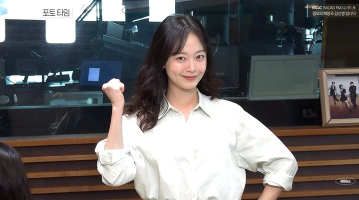 [서울=뉴시스] 24일 MBC FM4U '정오의 희망곡 김신영입니다'에는 배우 전소민이 게스트로 출연했다. (사진=MBC FM4U 제공) 2026.03.24. photo@newsis.com *재판매 및 DB 금지