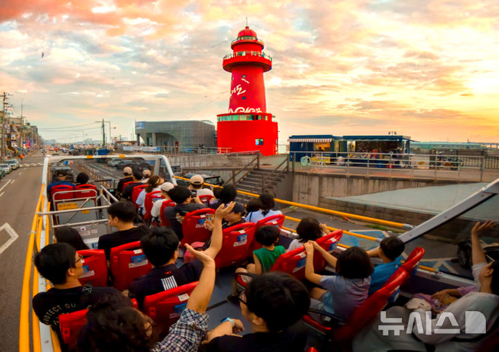 [시흥=뉴시스] 시흥시가 5월31일까지 '시흥시티투어 2층 버스' 단체 할인 이벤트를 진행한다. (사진=시흥시 제공).2026.03.24. photo@newsis.com *재판매 및 DB 금지