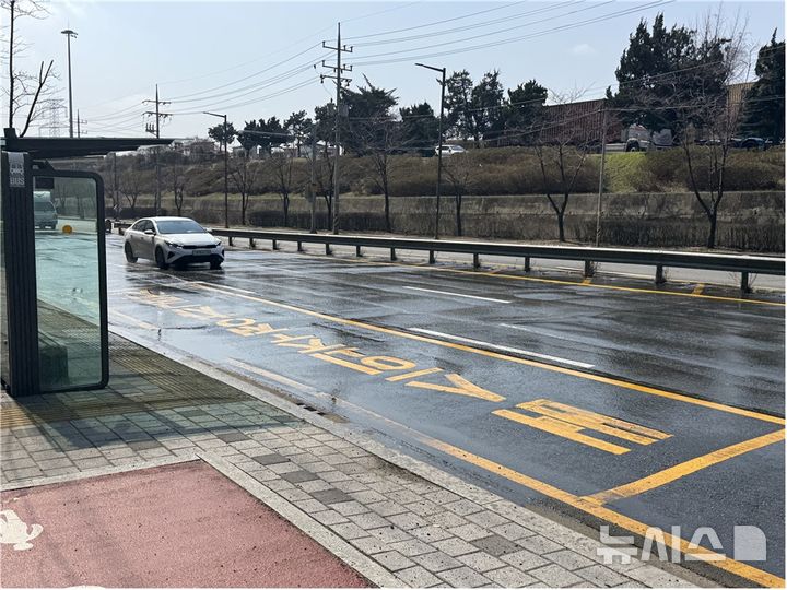 [의왕=뉴시스] 의왕시가 대형 차량 통행이 빈번한 부곡 나들목 일대의 대기질 개선을 위해 ‘도로 살수 장치’ 시스템 운영을 시작한다. (사진=의왕시 제공).2026.3.25. photo@newsis.com *재판매 및 DB 금지