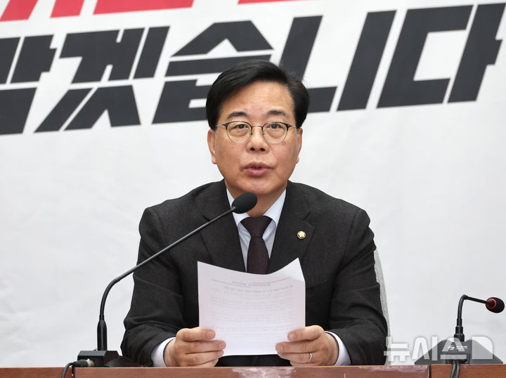 [서울=뉴시스] 김금보 기자 = 송언석 국민의힘 원내대표가 지난 24일 오전 서울 여의도 국회에서 열린 원내대책회의에서 발언을 하고 있다. 2026.03.24. kgb@newsis.com