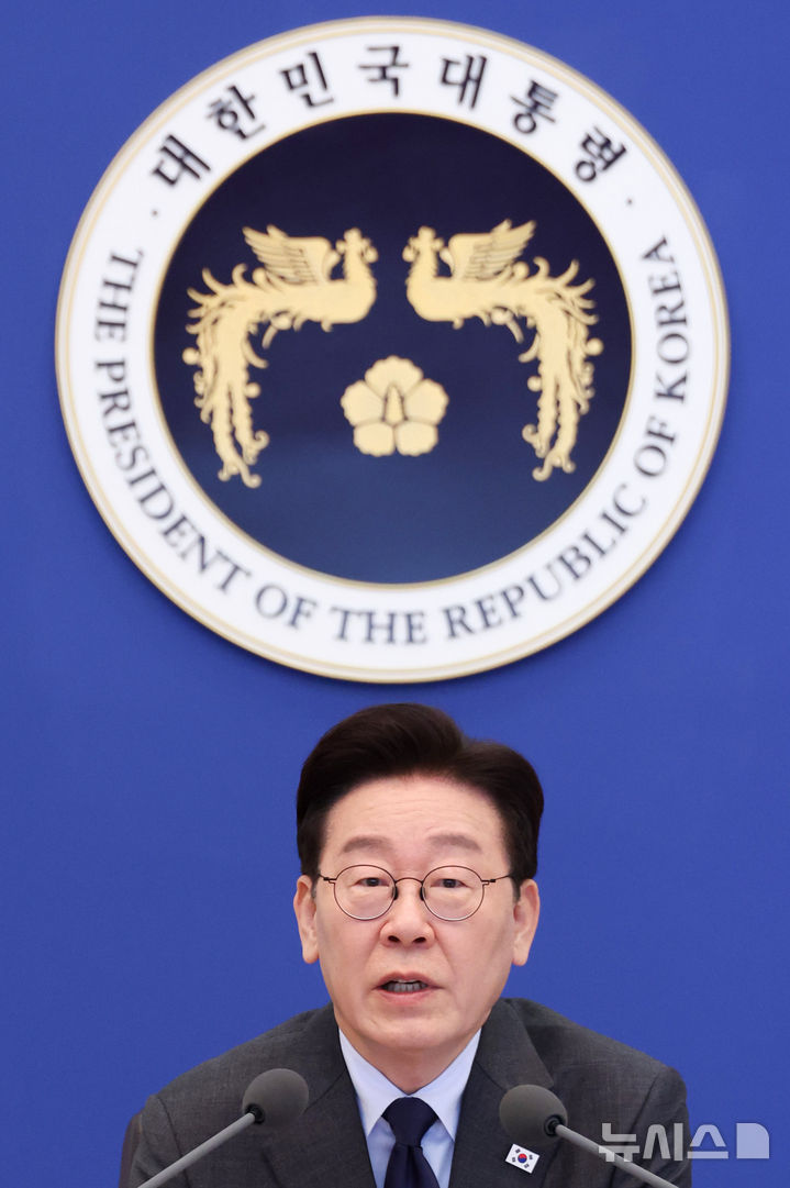 [서울=뉴시스] 최동준 기자 = 이재명 대통령이 24일 청와대에서 열린 국무회의에서 발언하고 있다. 2026.03.24. photocdj@newsis.com