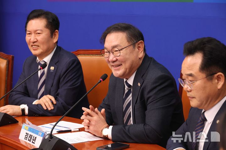 [서울=뉴시스] 조성봉 기자 = ‘착!붙 공약 프로젝트' 단장을 맡고 있는 김태년 더불어민주당 의원이 24일 오전 서울 여의도 국회에서 열린 ‘착!붙 공약 프로젝트 런칭 행사‘에서 발언을 하고 있다.2026.03.24. suncho21@newsis.com