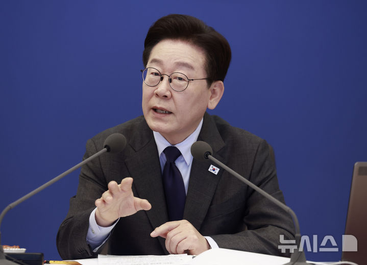 [서울=뉴시스] 최동준 기자 = 이재명 대통령이 24일 청와대에서 열린 국무회의에서 발언하고 있다. 2026.03.24. photocdj@newsis.com