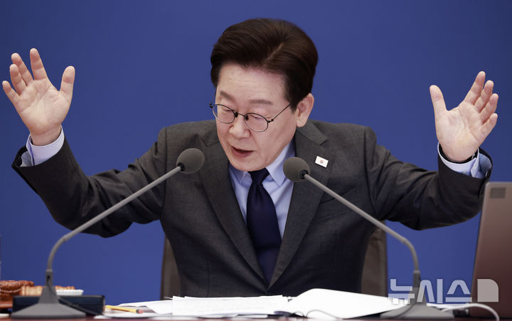 [서울=뉴시스] 최동준 기자 = 이재명 대통령이 24일 청와대에서 열린 국무회의에서 발언하고 있다. 2026.03.24. photocdj@newsis.com