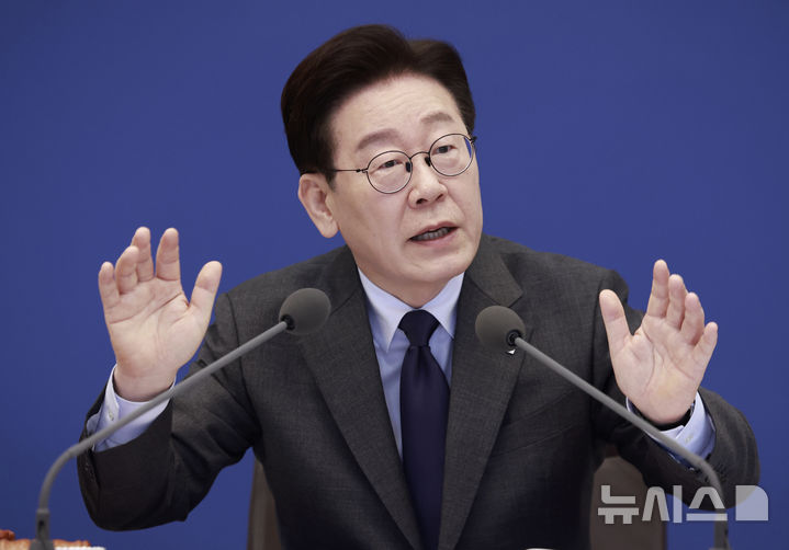 [서울=뉴시스] 최동준 기자 = 이재명 대통령이 24일 청와대에서 열린 국무회의에서 발언하고 있다. 2026.03.24. photocdj@newsis.com