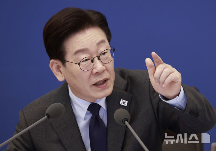 [서울=뉴시스] 최동준 기자 = 이재명 대통령이 24일 청와대에서 열린 국무회의에서 발언하고 있다. 2026.03.24. photocdj@newsis.com