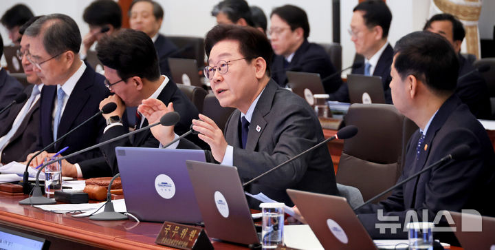 [서울=뉴시스] 최동준 기자 = 이재명 대통령이 24일 청와대에서 열린 국무회의에서 발언하고 있다. 2026.03.24. photocdj@newsis.com