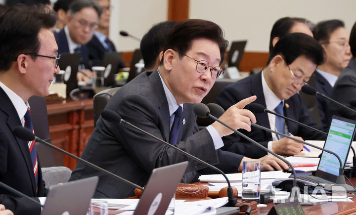 [서울=뉴시스] 최동준 기자 = 이재명 대통령이 24일 청와대에서 열린 국무회의에서 발언하고 있다. 2026.03.24. photocdj@newsis.com