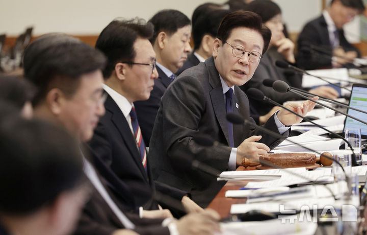 [서울=뉴시스] 최동준 기자 = 이재명 대통령이 24일 청와대에서 열린 국무회의에서 발언하고 있다. 2026.03.24. photocdj@newsis.com