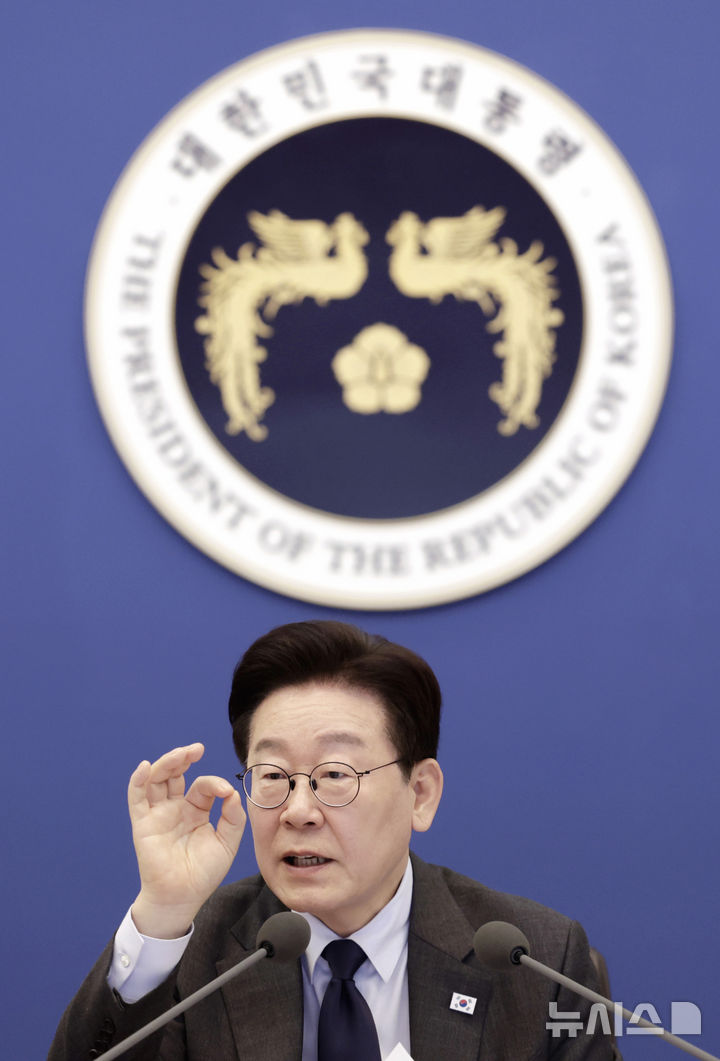 [서울=뉴시스] 최동준 기자 = 이재명 대통령이 24일 청와대에서 열린 국무회의에서 발언하고 있다. 2026.03.24. photocdj@newsis.com