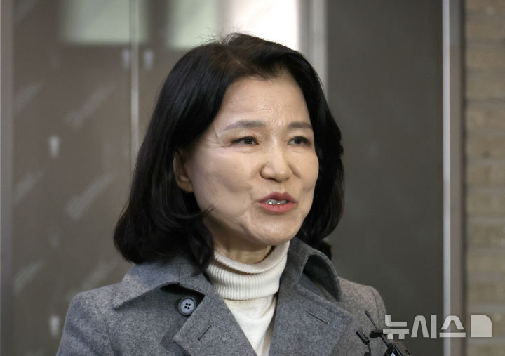 [서울=뉴시스] 김금보 기자 = 지방선거 국민의힘 대구시장 후보 공천 경선에서 컷오프 된 이진숙 전 방송통신위원회 위원장이 24일 오후 서울 여의도 국민의힘 중앙당사 로비에서 기자회견을 하고 있다. 2026.03.24. kgb@newsis.com