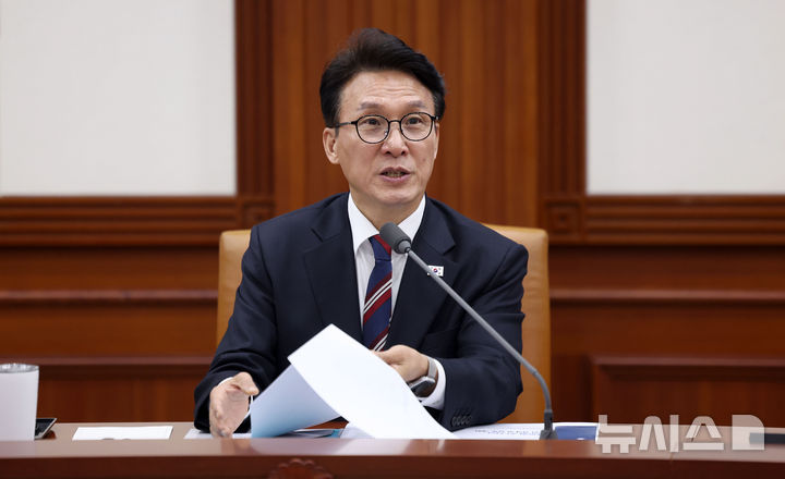 [서울=뉴시스] 김선웅 기자 = 김민석 국무총리가 24일 서울 종로구 정부서울청사에서 열린 글로벌 AI 허브 유치위원회에서 모두발언을 하고 있다. 2026.03.24. mangusta@newsis.com