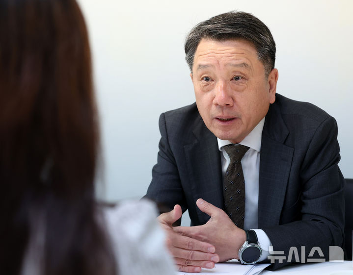 [서울=뉴시스] 이영환 기자 = 이광범 농협개혁위원회 위원장이 지난 24일 서울 중구의 한 컨퍼런스룸에서 뉴시스와 인터뷰를 하고 있다. 2026.03.25. 20hwan@newsis.com