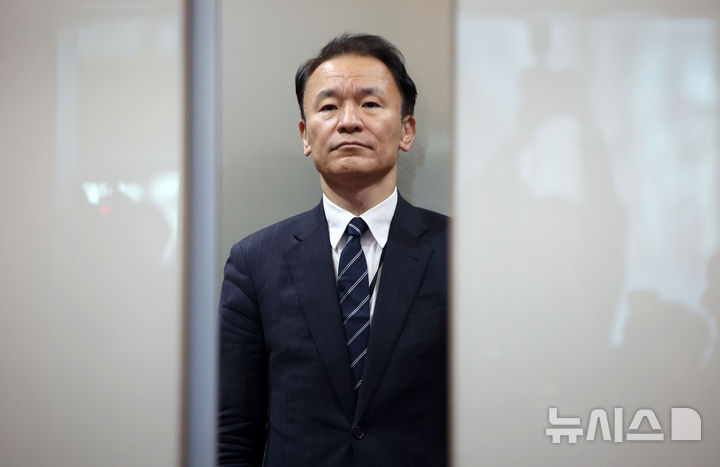 [서울=뉴시스] 김선웅 기자 = 일본 고교 검정교과서 독도 일본 땅 왜곡 서술과 관련해 마츠오 히로타카 주한 일본대사관 총괄공사가 22일 서울 종로구 외교부 청사로 초치되고 있다. 2026.03.24. mangusta@newsis.com