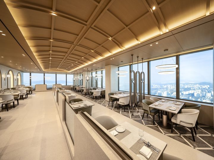 [서울=뉴시스] 워킹온더클라우드 레스토랑 이미지.(사진=한화호텔앤리조트) *재판매 및 DB 금지