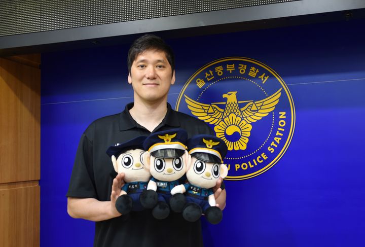 [울산=뉴시스] 피싱 사기 예방 홍보 영상에 출연한 현대모비스 피버스 소속 함지훈 선수 (사진=울산중부경찰서 제공) photo@newsis.com *재판매 및 DB 금지