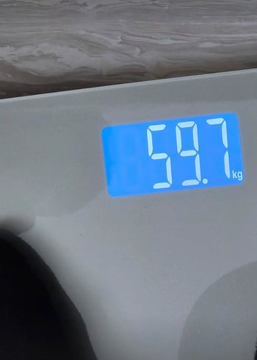 [서울=뉴시스] 새 앨범 컴백을 위해 10㎏가량을 감량했다고 밝힌 그룹 방탄소년단(BTS) 지민이 50㎏대 몸무게를 직접 인증했다. (사진=인스타그램 캡처) 2026.03.25. photo@newsis.com *재판매 및 DB 금지