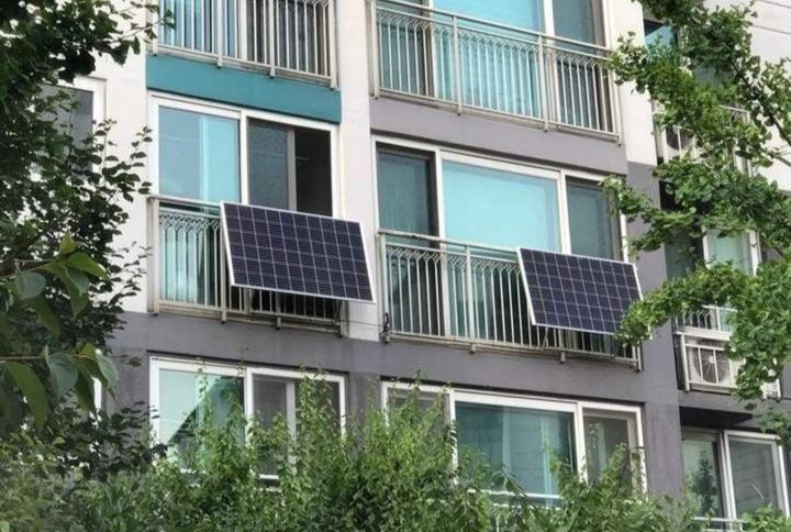 [여주=뉴시스] 태양광 설치 아파트(사진=뉴시스 DB)photo@newsis.com *재판매 및 DB 금지