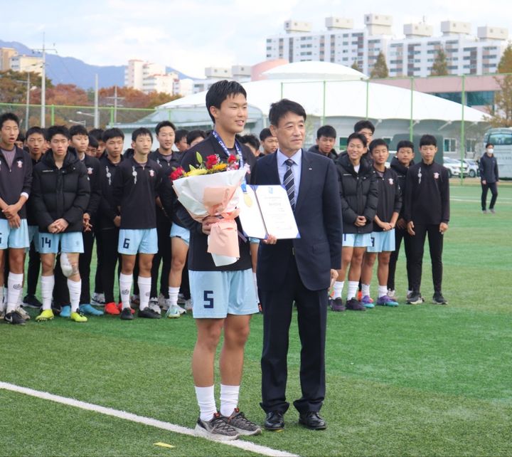 [고성(경남)=뉴시스] 신정철 기자= 경남 고성군은 고성FC 출신의 최성훈(19) 선수가 2026년 U19 남자축구 국가대표 1차 국내 소집훈련에 선발됐다고 25일 밝혔다. 사진은 최성훈 선수 모습.(사진=고성군 제공).2026.03.25. photo@newsis.com *재판매 및 DB 금지