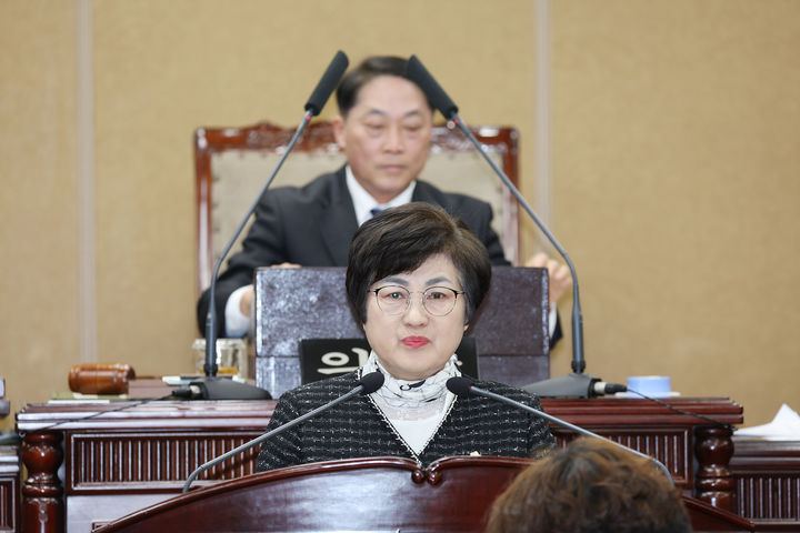 [거창=뉴시스] 25일 거창군의회 제292회 마지막 본회의에서 표주숙 의원이 대표발의한 거창군 장애인 고용촉진 및 직업재활 지원에 관한 조례안이 통과 됐다. (사진=거창군의회 제공) 2026. 03. 25. photo@newsis.com&nbsp; *재판매 및 DB 금지