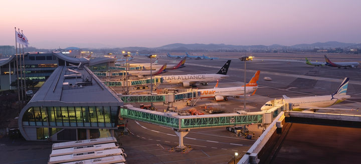 [서울=뉴시스] 사진은 김포공항 계류장 전경 모습. 2026.03.25. (사진=한국공항공사 제공) photo@newsis.com *재판매 및 DB 금지