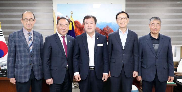 [함양=뉴시스] 2025회계연도 결산검사위위원 위촉 (사진=함양군 제공) 2026. 03. 25. photo@newsis.com *재판매 및 DB 금지