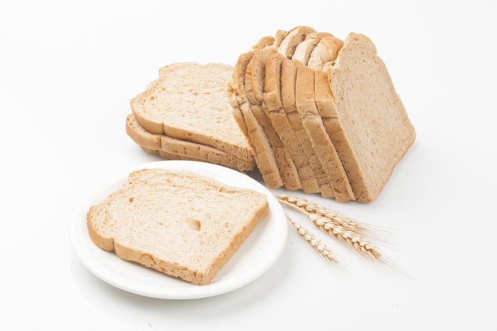 [서울=뉴시스] 이재성 한의학 박사는 유튜브 영상을 통해 버터나 올리브유를 식빵에 곁들여 먹으면 혈당 조절에 도움이 된다고 밝혔다. (사진=유토이미지)