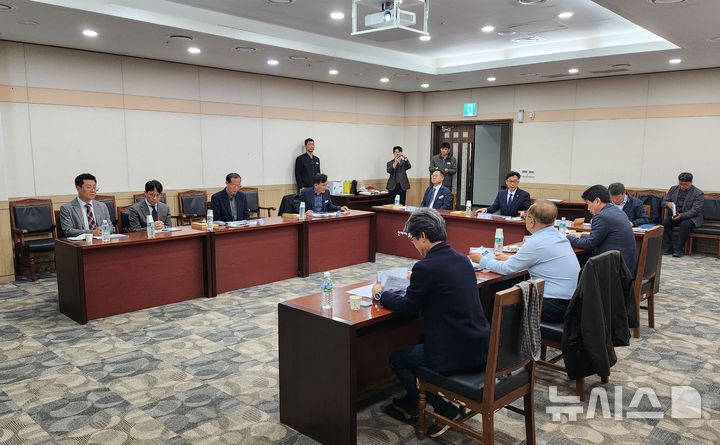 [창원=뉴시스]25일 경남 창원특례시 진해구 진해해양공원 솔라파크에서 진해해양레저관광 거점 조성사업 기본 및 실시설계 용역 착수보고회가 열리고 있다.(사진=경남도 제공) 2026.03.25. photo@newsis.com