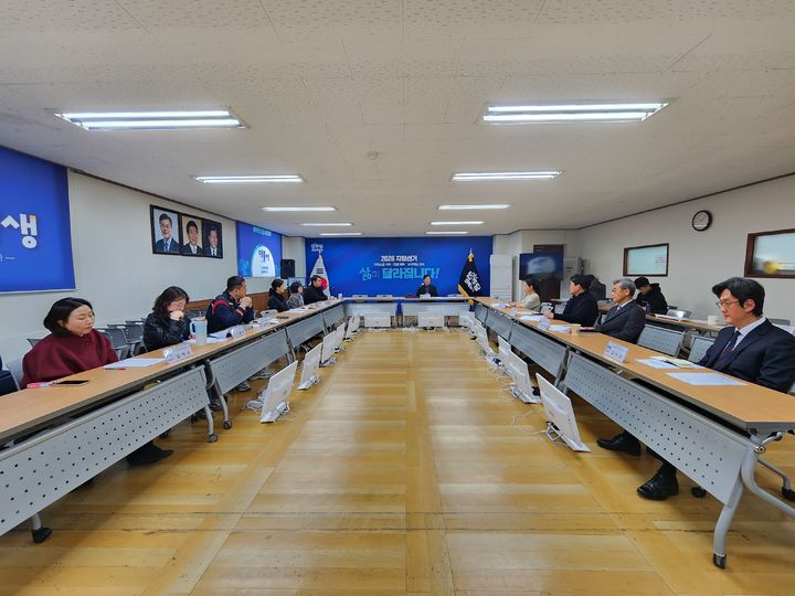 [대구=뉴시스]더불어민주당 경북도당 비례대표후보자추천관리위원회가 25일 오전 도당 회의실에서 1차 회의를 갖고 있다(사진=민주당 경북도당 제공) 2026.03.25 photo@newsis.com *재판매 및 DB 금지