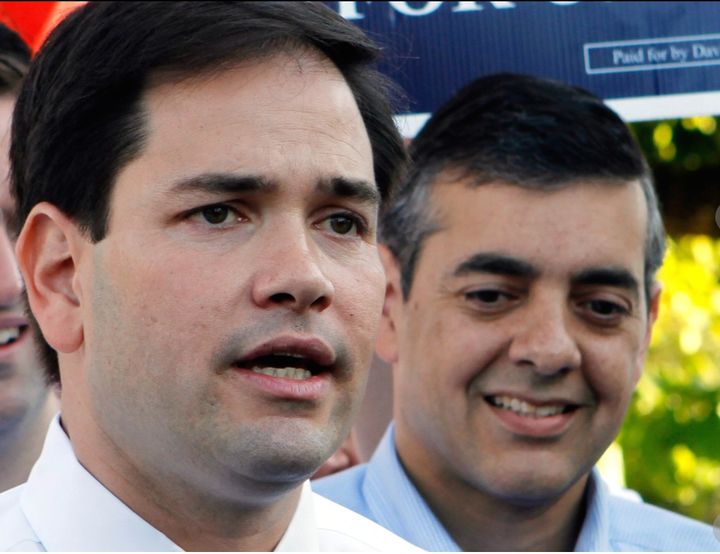 [마이애미=AP/뉴시스] 2010년 10월 20일 당시 상원의원 공화당 후보였던 마코 루비오(왼쪽)와 하원의원 공화당 후보였던 데이비드 리베라가 함께 마이애미에서 기자들에게 이야기하고 있다.2026.03.25. *재판매 및 DB 금지