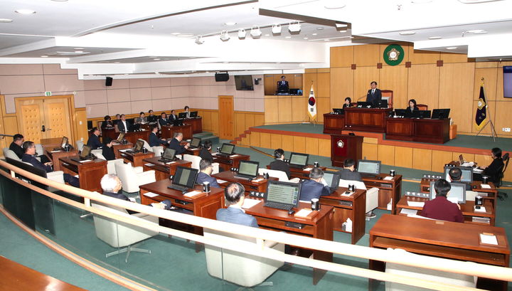 [정읍=뉴시스] 25일 열린 정읍시의회 제311회 임시회 제2차 본회의, 박일 의장이 회의를 진행하고 있다. (사진=정읍시의회 제공) 2026.03.25. photo@newsis.com&nbsp; *재판매 및 DB 금지