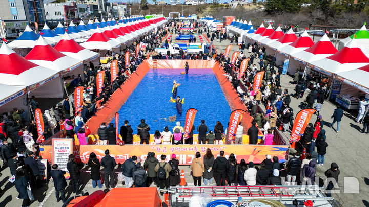 [영덕=뉴시스] 안병철 기자 = 경북 영덕군 대표 축제인 '제29회 영덕대게축제'가 오는 26일부터 나흘간 열린다. 사진은 지난해 영덕대게축제 당시 모습. (사진=영덕군 제공) 2026.03.25. photo@newsis.com