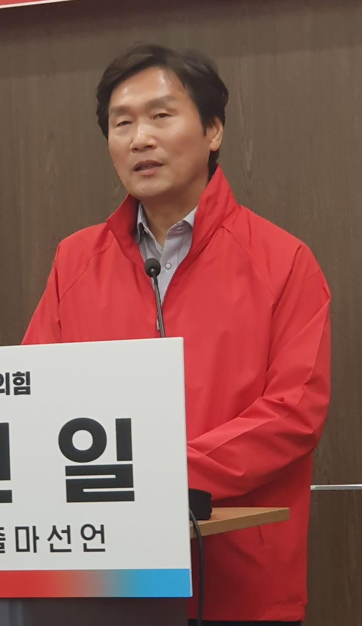 [경산=뉴시스]강병서 기자=조현일 경산시장이 25일 오후 경산시청에서 경산시장 출마선언을 하고 있다. 2026.03.25 kbs@newsis.com *재판매 및 DB 금지