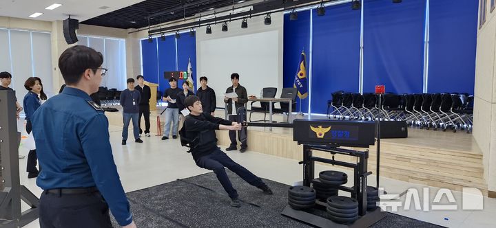 [의정부=뉴시스] 순환식 체력검사장. (사진=경기북부경찰청 제공) 2026.03.25 photo@newsis.com