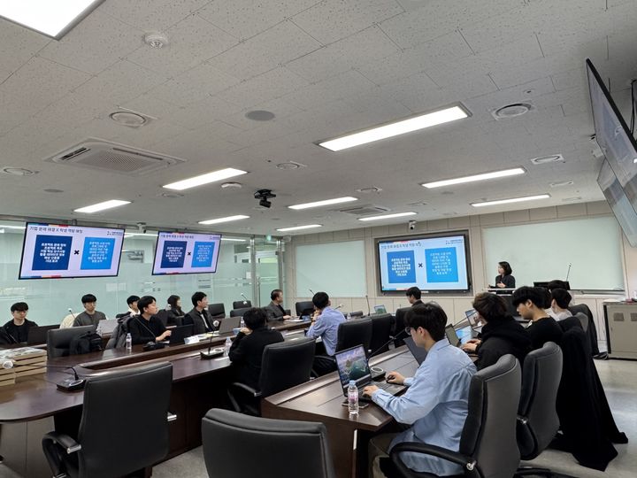 [대전=뉴시스] 국립한밭대 '2026학년도 1학기 인공지능융합 캡스톤디자인 기업-학생 프로젝트 매칭 데이' 모습. (사진=국립한밭대 제공) 2026.03.25. photo@newsis.com *재판매 및 DB 금지