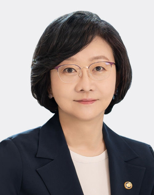 [서울=뉴시스] 26일 정부공직자윤리위원회가 공개한 2026년 공직자 정기 재산변동사항에 따르면 오 처장이 신고한 재산은 총 95억 7614만원이다. 오 처장은 전년도에 신고한 재산보다 21억 6789만원이 증가했다. (사진=식약처 제공) 2026.03.25. photo@newsis.com *재판매 및 DB 금지