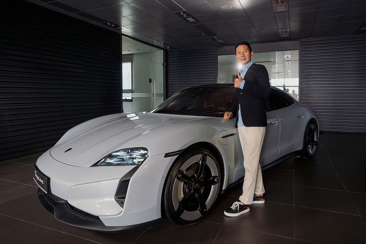 [서울=뉴시스] 포르쉐 공식 딜러 아우토슈타트가 프로야구 LG 트윈스 염경엽 감독을 앰배서더로 선정했다. (사진=아우토슈타트 제공). 2026.03.25. *재판매 및 DB 금지