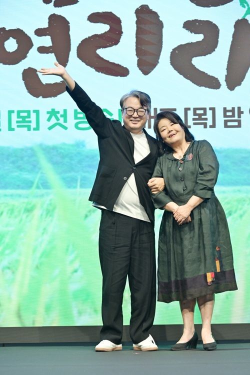 [서울=뉴시스] 배우 이시환과 남권아가 25일 서울 구로구 디큐브시티 더세인트에서 열린 KBS 2TV 새 미니시리즈 '심우면 연리리' 제작발표회에서 포즈를 취하고 있다. (사진=KBS 제공) 2026.03.25. photo@newsis.com *재판매 및 DB 금지