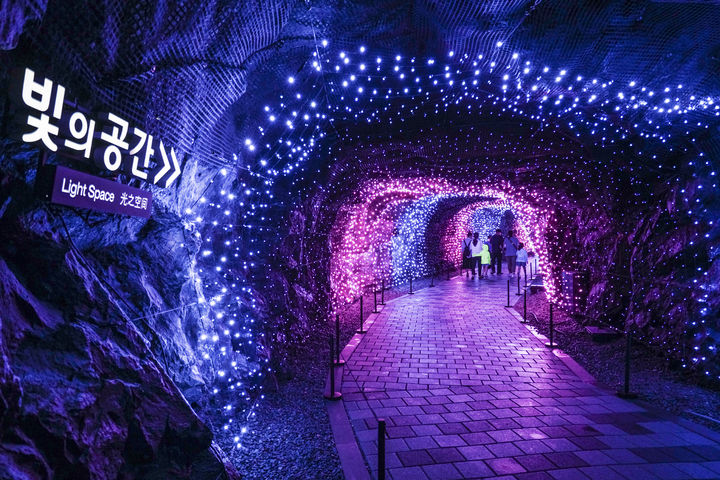 [광명=뉴시스] 광명동굴 내 빛의 공간. (사진=광명시 제공) 2026.03.25. photo@newsis.com *재판매 및 DB 금지