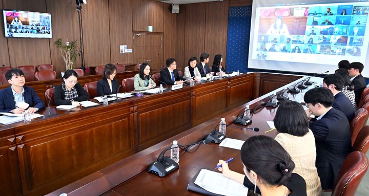 [서울=뉴시스]김진아 외교부 2차관, 외공급망 위기 품목 점검 공관장 회의 주재. (사진=외교부 제공) 2026.03.25 *재판매 및 DB 금지