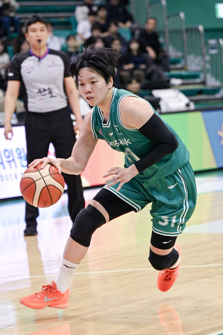 [서울=뉴시스] 여자프로농구 부천 하나은행의 진안. (사진=WKBL 제공) *재판매 및 DB 금지