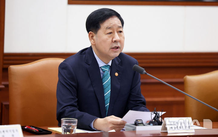 [서울=뉴시스] 김선웅 기자 = 구윤철 부총리 겸 재정경제부 장관이 25일 서울 종로구 정부서울청사에서 열린 국가창업시대 전략회의에서 모두발언을 하고 있다. 2026.03.25. mangusta@newsis.com