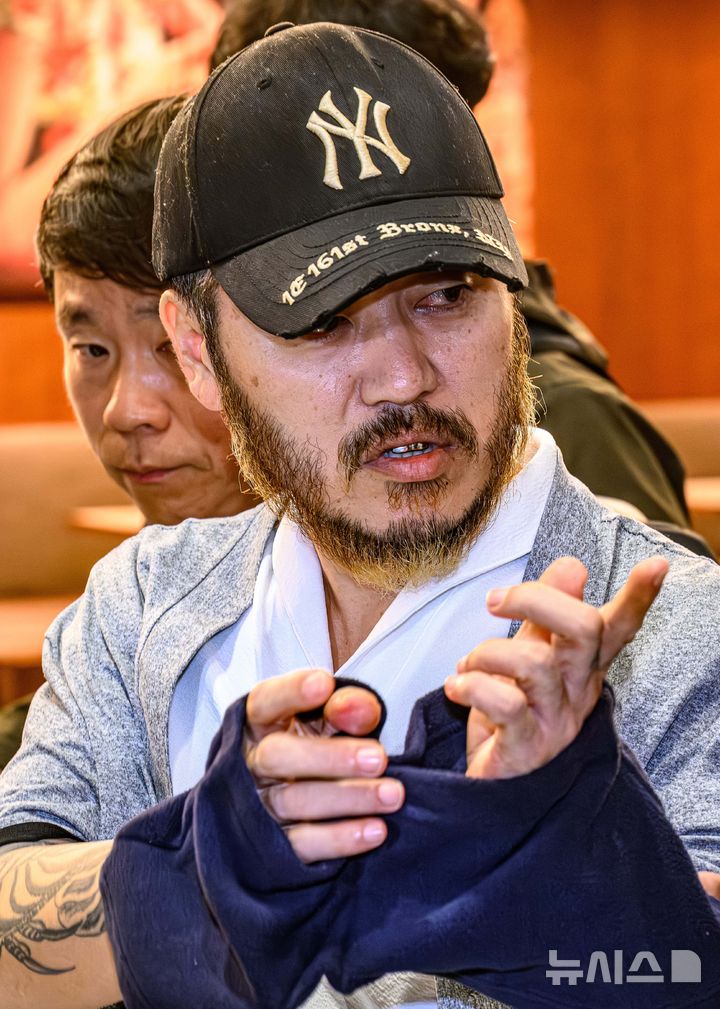 [인천공항=뉴시스] 정병혁 기자 = 필리핀에서 이른바 '전세계'라는 활동명으로 마약을 유통했던 박왕열이 25일 인천국제공항 제2터미널을 통해 송환되고 있다. (공동취재) 2026.03.25. photo@newsis.com