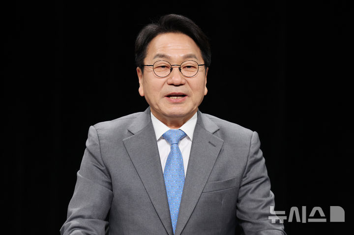 [광주=뉴시스] 이영주 기자 = 더불어민주당 전남광주통합특별시장 경선 후보인 강기정 광주시장이 25일 광주 서구 KBC광주방송에서 열린 전남광주통합특별시장 민주당 후보 토론회에 참여해 발언하고 있다. 2026.03.25. leeyj2578@newsis.com