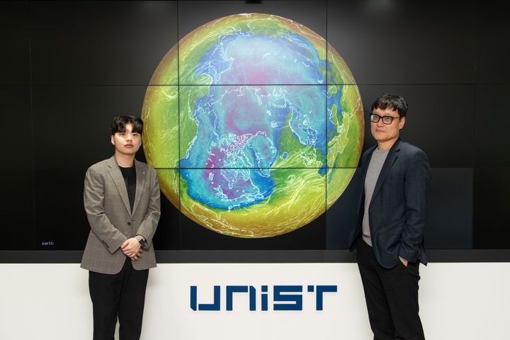 [울산=뉴시스] UNIST 연구진. 이명인 교수(우측)과 김기욱 연구원 (사진=UNIST 제공) photo@newsis.com *재판매 및 DB 금지