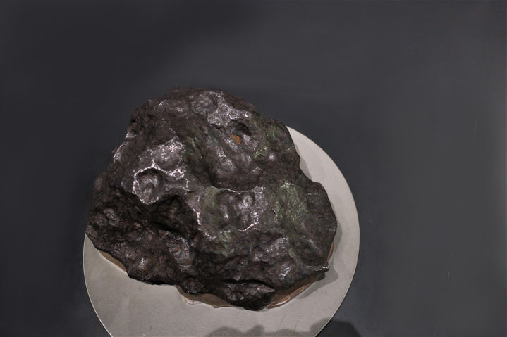 [서울=뉴시스] 지난 21일 미국 텍사스 상공에서 운석이 떨어졌다. 파편의 일부는 한 집의 지붕을 뚫고 들어가기도 했다. (사진=유토이미지)